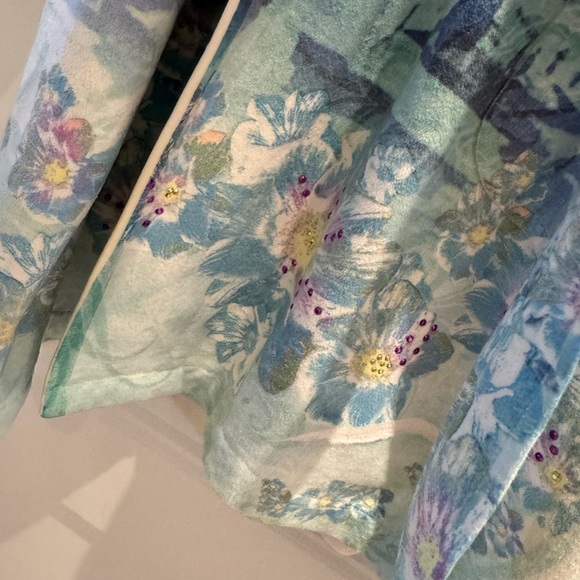 Paris Patterned luxury Robe - Picture 7 of 7